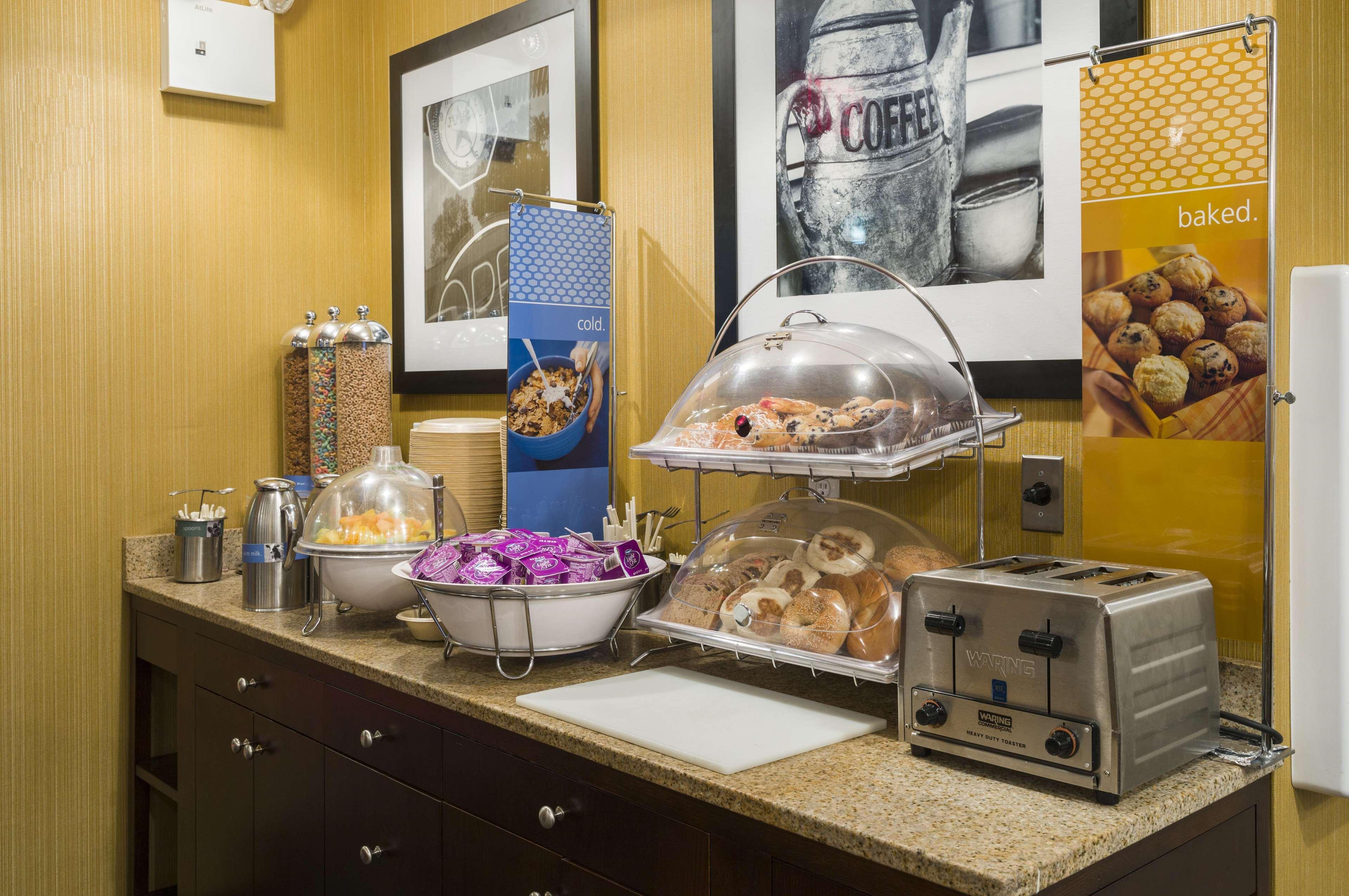 Hampton Inn Seaport Financial District New York Exterior foto